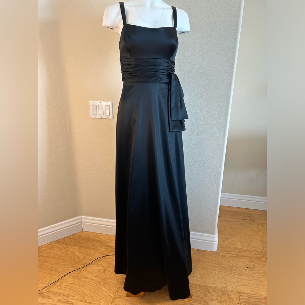 Dress the Population NWOT Black Satin Maxi Sash Detailed Waist Adjustable Straps